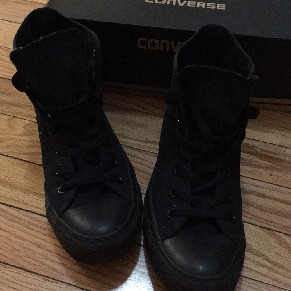 Converse black